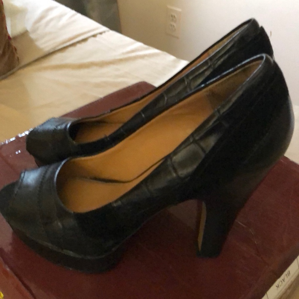 Shoes - Picture 2 of 4